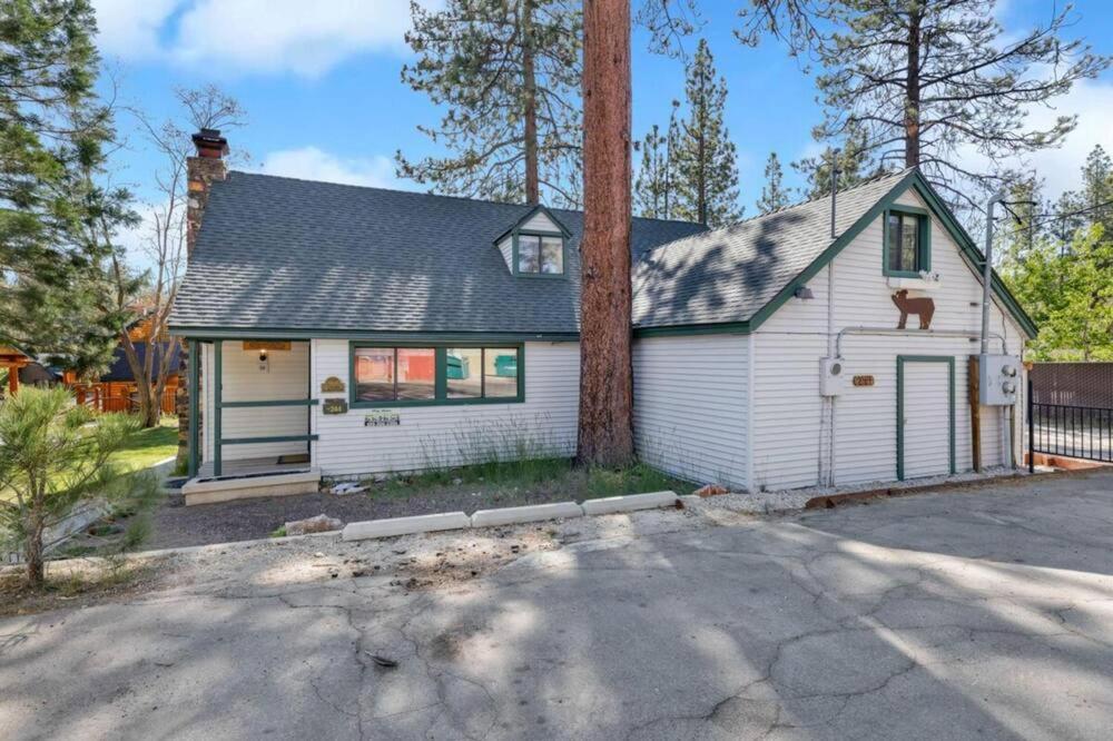 Lake Adjacent Rustic Cabin W Game Room & Hot Tub Big Bear Lake Exterior photo