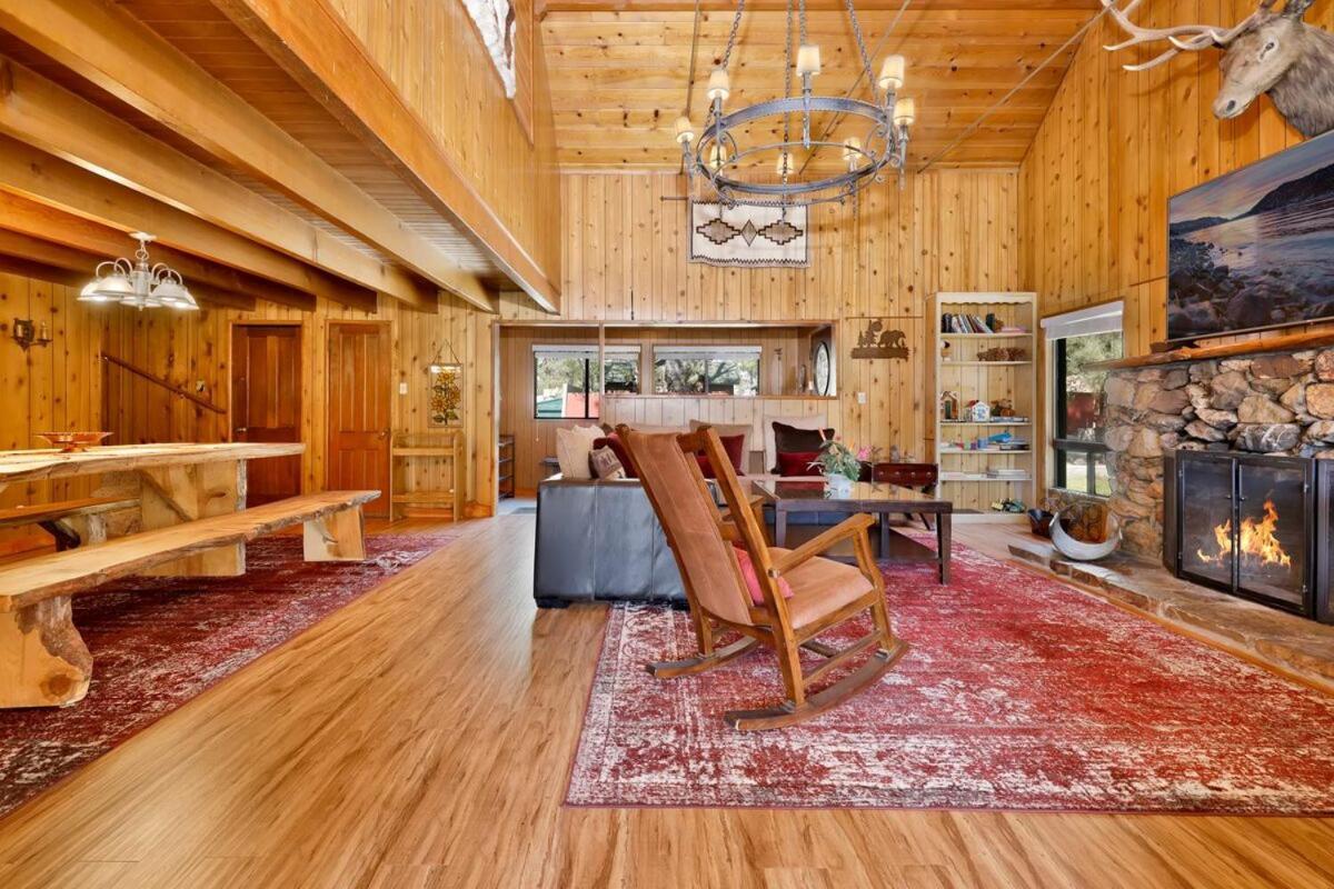 Lake Adjacent Rustic Cabin W Game Room & Hot Tub Big Bear Lake Exterior photo