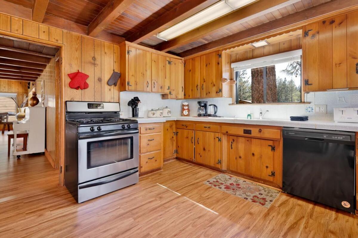 Lake Adjacent Rustic Cabin W Game Room & Hot Tub Big Bear Lake Exterior photo